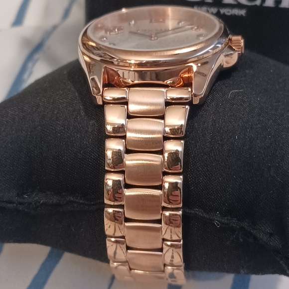 NWT! Rose Gold COACH Watch - Picture 14 of 14